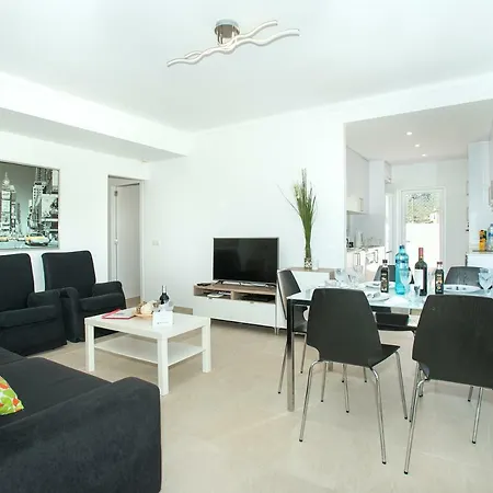 Owl Bernat - 10 Min Walk To The