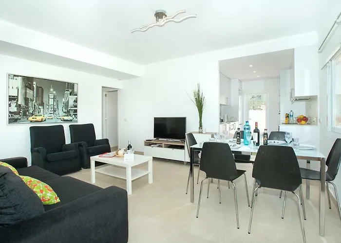 Owl Bernat - 10 Min Walk To The